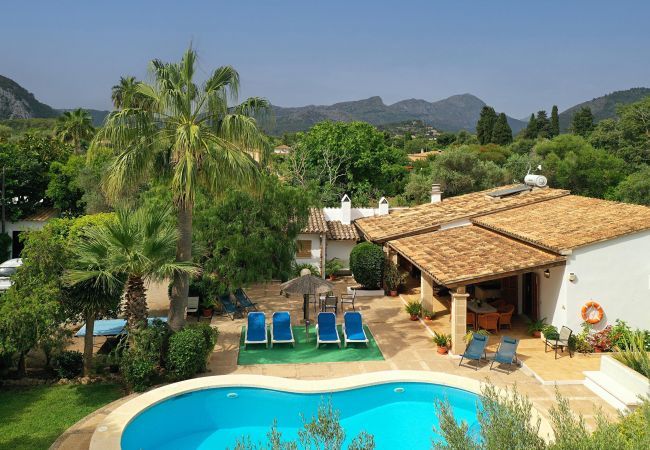 Villa avec maison indépendante, piscine privée chauffée, jardin, table de ping-pong, à Pollensa à 4km de la plage.